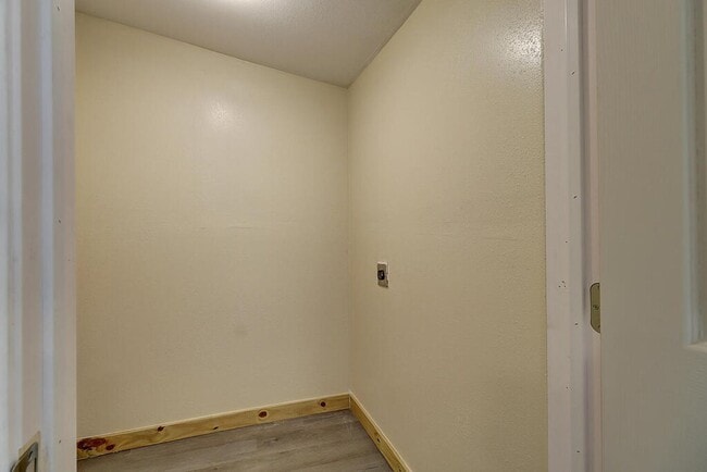 property at 907 Laredo St