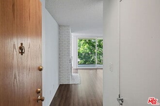 1340 S Beverly Glen Blvd in Los Angeles, CA - Building Photo - Building Photo