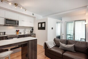 2108 Boul. Saint-Laurent, Unit SI ID1514070P in Montréal, QC - Building Photo