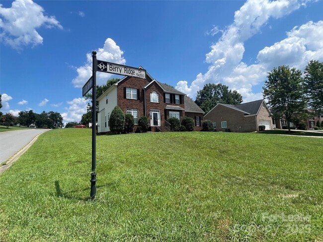 5650 Berry Ridge Dr in Harrisburg, NC - Building Photo - Building Photo