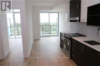 150 Fairview Mall Dr in Toronto, ON - Building Photo - Building Photo