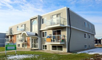 Kelly Apartments in Edmonton, AB - Building Photo