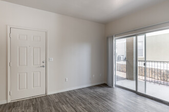 Cuestas Apartment Homes in Las Cruces, NM - Foto de edificio - Interior Photo