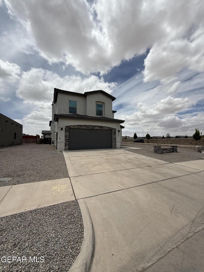 804 Blingwood in El Paso, TX - Building Photo - Building Photo