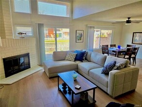 7911 Seawall Cir in Huntington Beach, CA - Building Photo - Building Photo