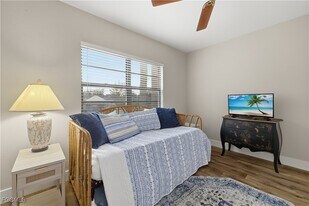 1925 Clifford St in Ft. Myers, FL - Building Photo