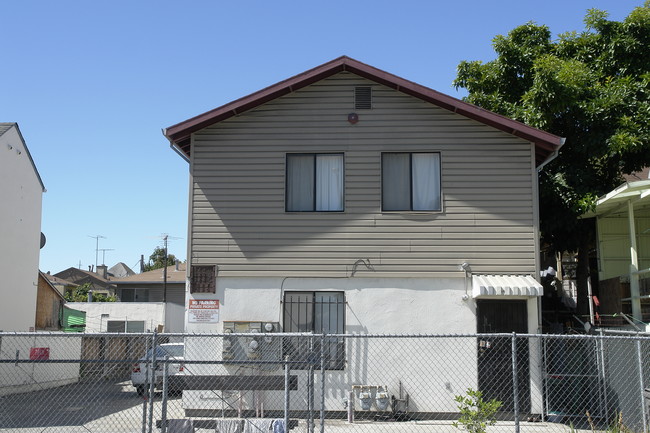 525-529 Foothill Blvd in Oakland, CA - Foto de edificio - Building Photo