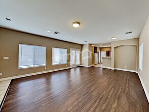 8813 Red Fox Dr in Las Vegas, NV - Foto de edificio - Building Photo