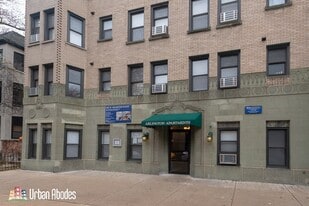 556 W Arlington Pl, Unit J06W in Chicago, IL - Building Photo