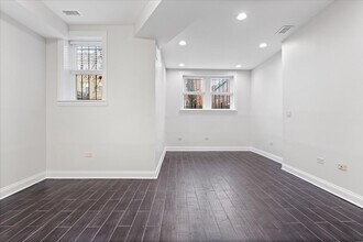 4906 N Whipple St, Unit G in Chicago, IL - Building Photo - Building Photo