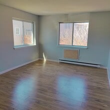140 Hamden Ave, Unit B in Waterbury, CT - Building Photo - Building Photo
