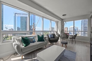 4790 Yonge St in Toronto, ON - Building Photo