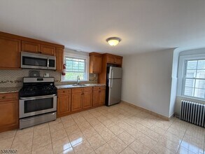 629 3rd St in Lyndhurst, NJ - Building Photo - Building Photo