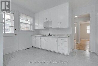 2495 Falcon Ave in Ottawa, ON - Building Photo - Building Photo