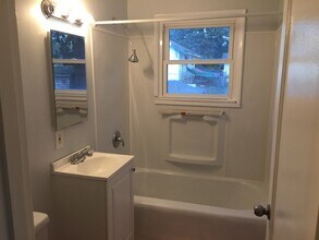 2406 Southeast 52nd Avenue in Portland, OR - Building Photo - Building Photo