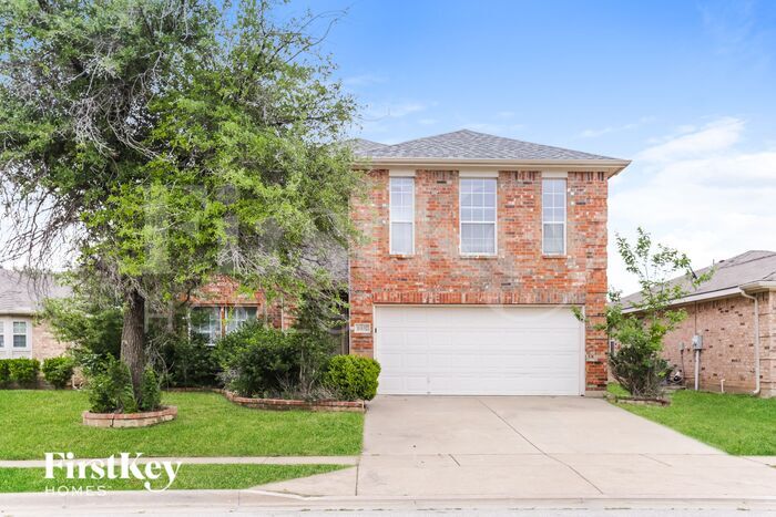 10432 Turning Leaf Trail in Fort Worth, TX - Building Photo