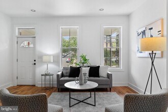 1935 4th St NE in Washington, DC - Foto de edificio - Building Photo