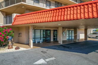 Gulf Mariner in Redington Shores, FL - Foto de edificio - Building Photo