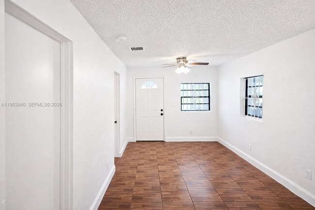 1755 NW 69th St in Miami, FL - Building Photo - Building Photo