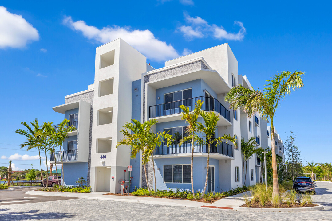 Serenity Stuart in Stuart, FL - Foto de edificio