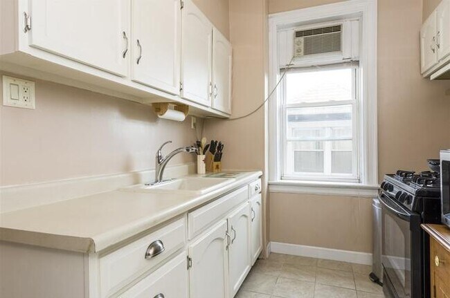 7812 Hudson Ave-Unit -C in North Bergen, NJ - Building Photo - Building Photo