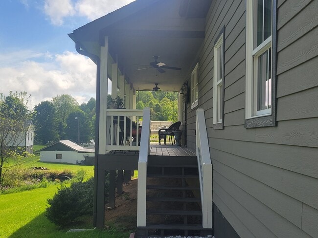 144 Golf Course Rd in Waynesville, NC - Building Photo - Building Photo