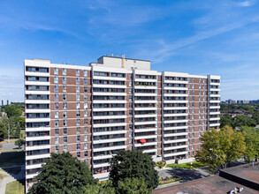 10 Bridletowne Circle 20, 30, 40 & 50 Aurora in Toronto, ON - Building Photo - Building Photo