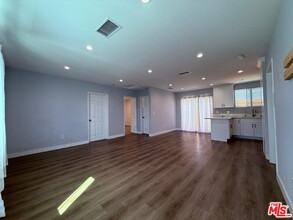 12645 Cantara St in Los Angeles, CA - Building Photo - Building Photo