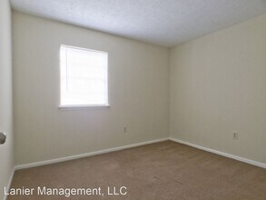 301 E Second St in Springfield, GA - Foto de edificio - Building Photo