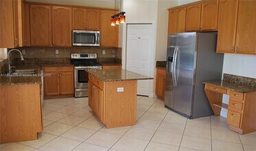 19333 Stonebrook St in Weston, FL - Building Photo - Building Photo