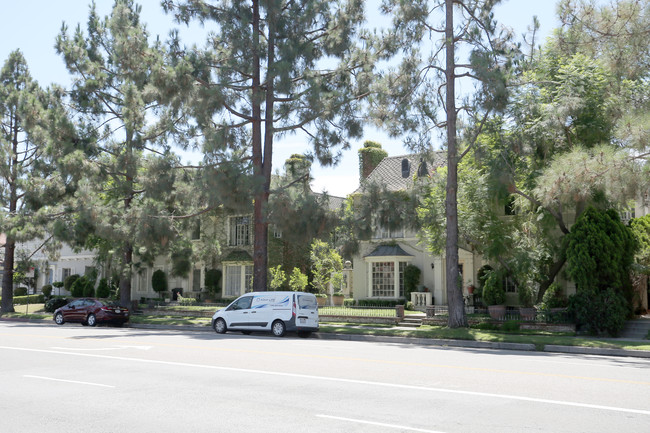 6606-6616 Olympic Blvd in Los Angeles, CA - Building Photo - Primary Photo