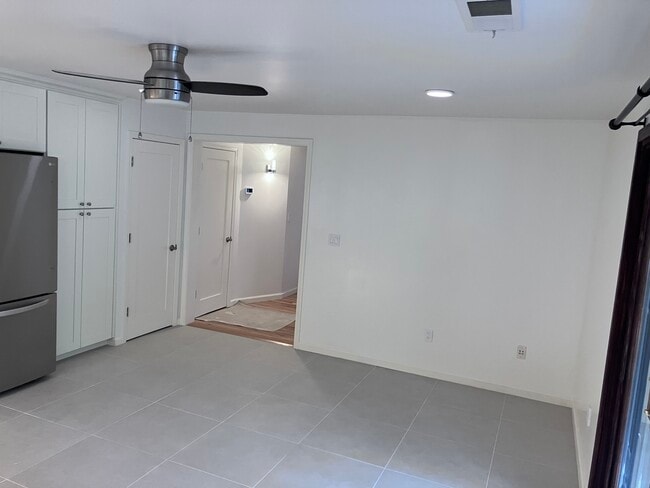 21260 Almaden Rd in San Jose, CA - Foto de edificio - Building Photo