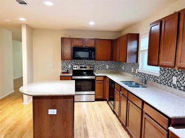 1508 Mockingbird Dr in Aubrey, TX - Building Photo - Building Photo