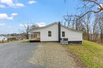 1101 Old Jonesboro Rd in Bristol, TN - Building Photo - Building Photo