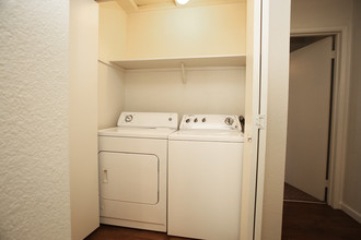 Shelter Cove Apartments in Yuba City, CA - Building Photo - Interior Photo