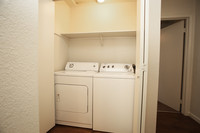 Shelter Cove Apartments in Yuba City, CA - Foto de edificio - Interior Photo