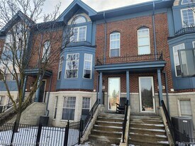 35 Adelaide St in Detroit, MI - Building Photo