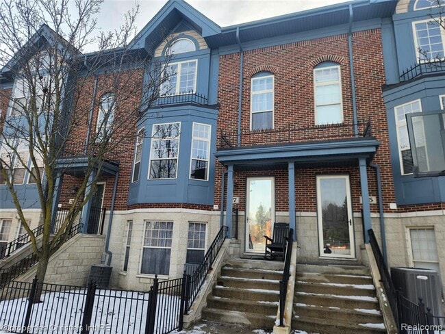 property at 35 Adelaide St