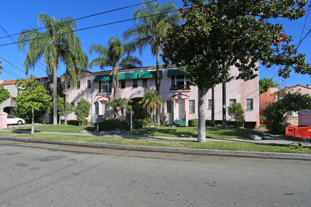 703-705 E Garfield Ave in Glendale, CA - Building Photo