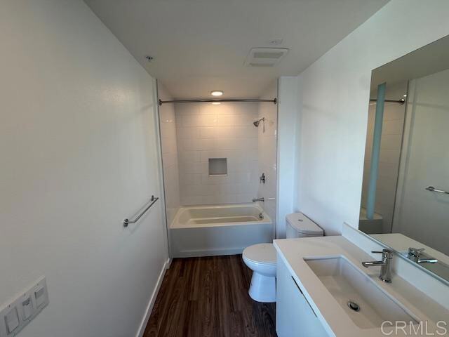 5750 Hollywood Blvd, Unit 726 in Los Angeles, CA - Building Photo - Building Photo