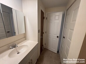 385 Massachusetts Ave, Unit 34 in Arlington, MA - Building Photo - Building Photo