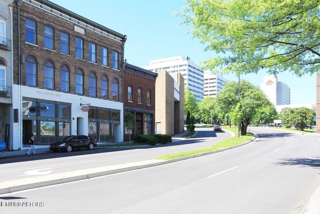 property at 106 W Summit Hill Dr SW