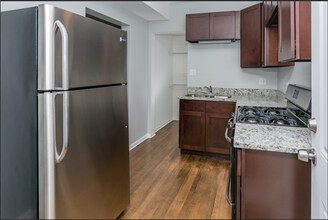 121 E 71st St, Unit 121-2 in Chicago, IL - Foto de edificio - Building Photo