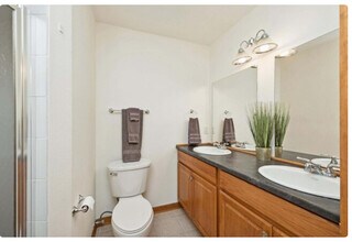204 Elmhurst Ct, Unit Cozy Condo-furnished in Williams Bay, WI - Foto de edificio - Building Photo