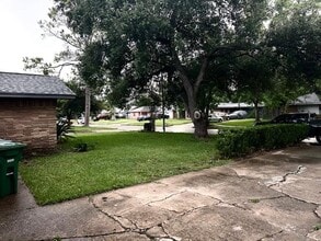 9013 Lugary Dr in Houston, TX - Building Photo - Building Photo