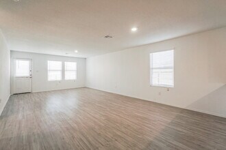 5931 Poolside in Converse, TX - Building Photo - Building Photo