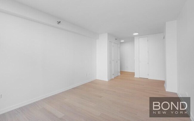 55-75 W End Ave in New York, NY - Building Photo - Building Photo