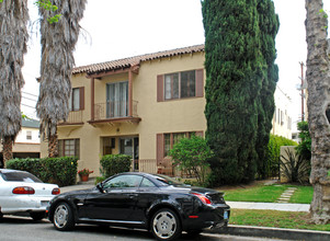 326 N Almont Dr in Beverly Hills, CA - Building Photo - Building Photo