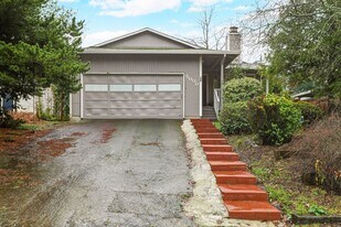 5000 SW Buddington St in Portland, OR - Building Photo