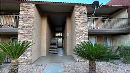 5220 Indian River Dr in Las Vegas, NV - Building Photo